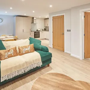 Host & - Fern , York United Kingdom