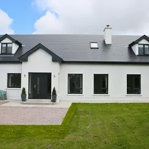 Luxury 6 Bedroom Spiddal Villa, Jacuzzi, Balcony Galway