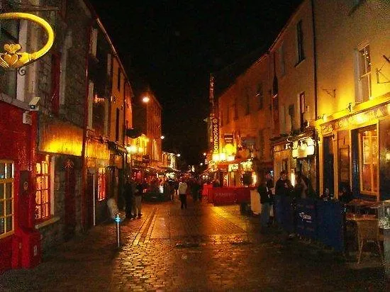 Crescent Close Galway 0*,